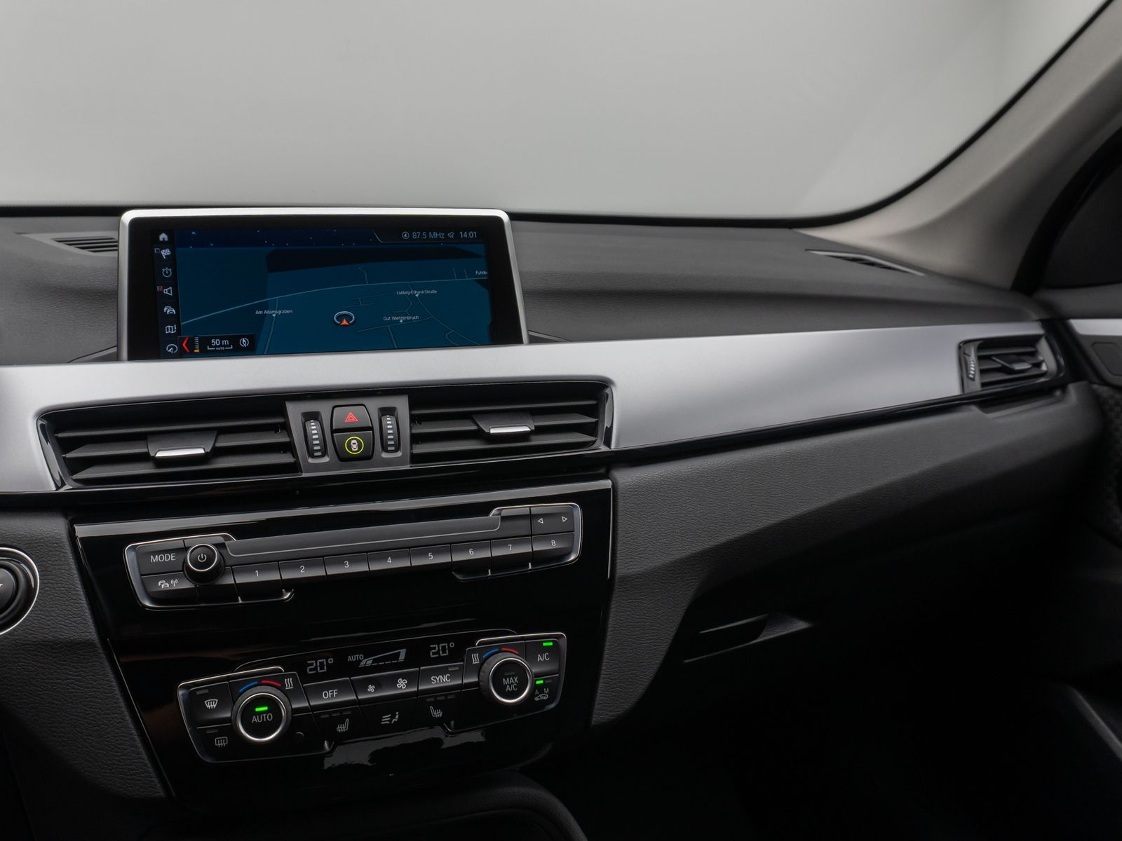 Fahrzeugabbildung BMW X1 xD25e DAB PDC Navi Lordos Geschwindigkeitsre