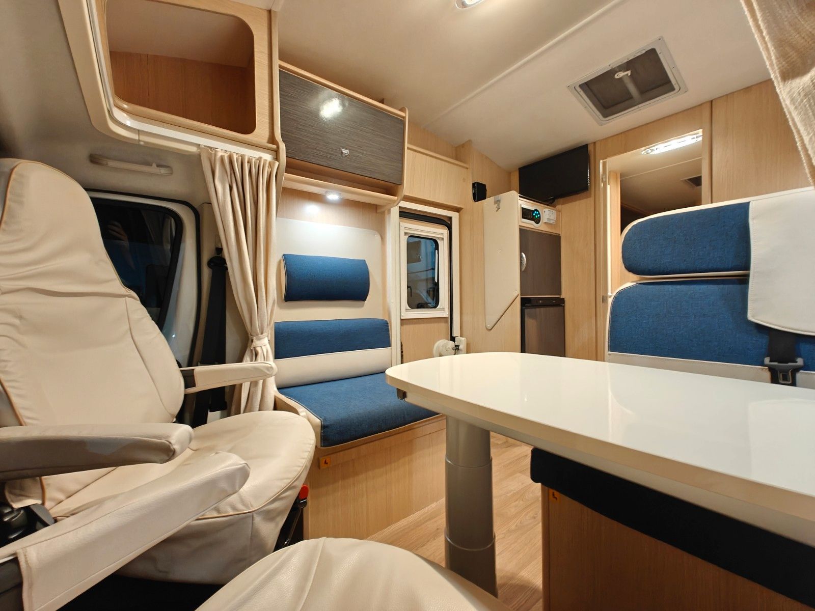 Fahrzeugabbildung XGO Dynamic 95 P - Autom. SAT, TV, Einzelbetten -