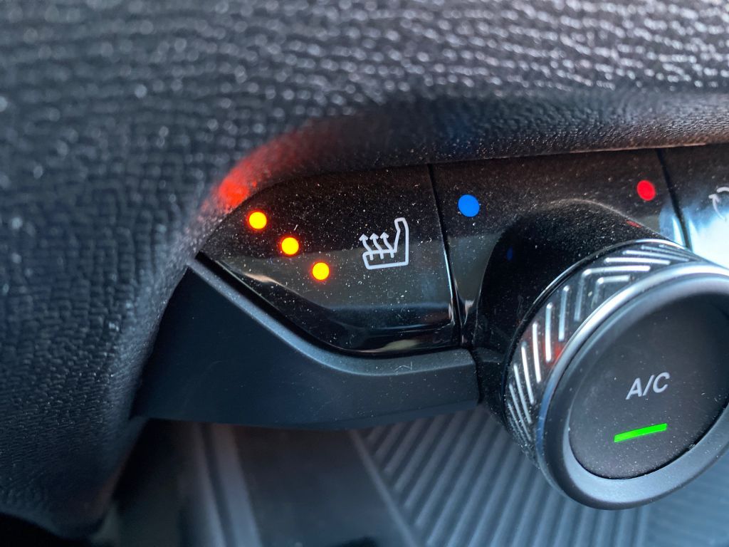 Fahrzeugabbildung Citroën C4 PureTech 130 S&S EAT8 SHINE *Sitzh. vorn*