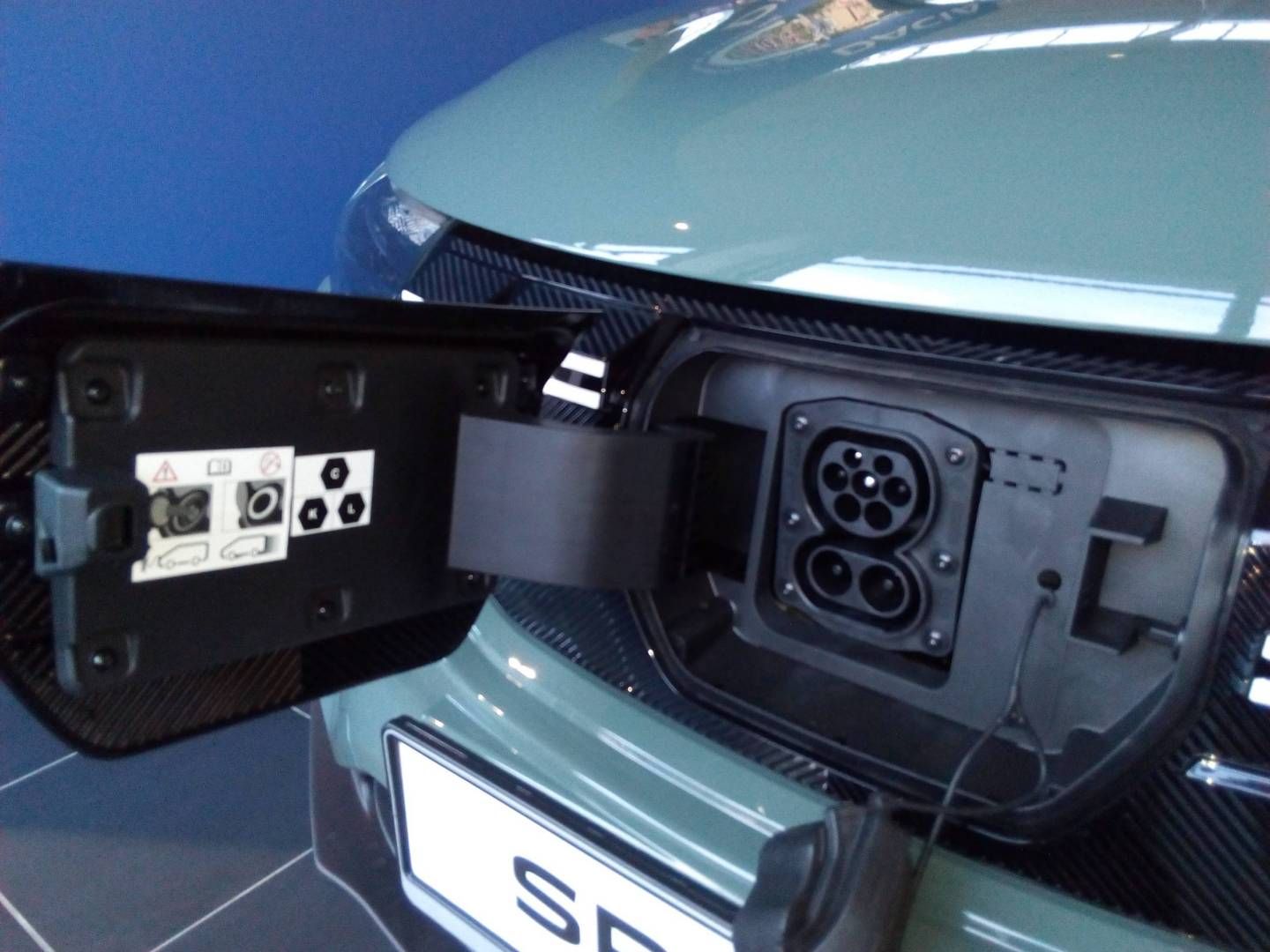 Fahrzeugabbildung Dacia Spring Essential CCS- Anschluss