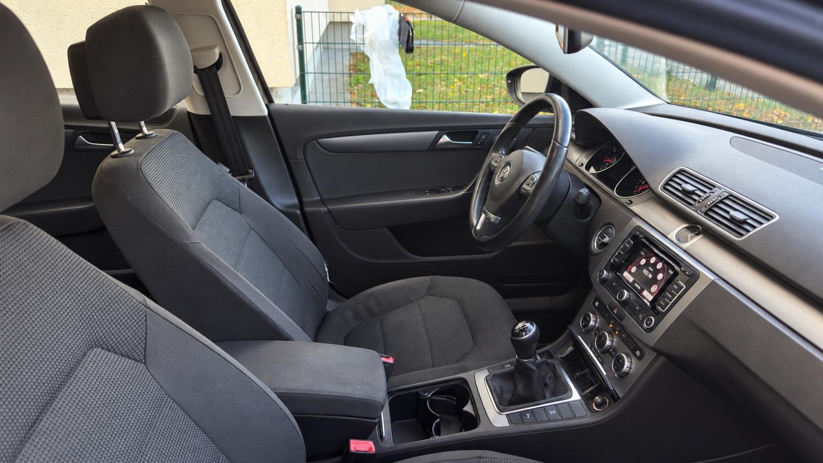 Volkswagen Passat 2013 — photo 27