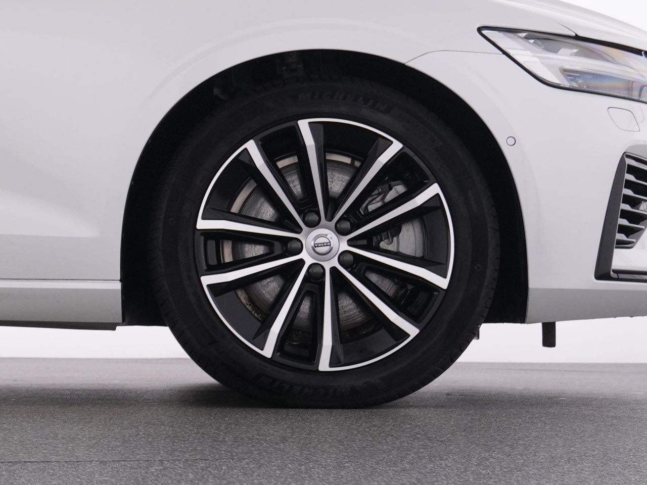 Volvo V60 T8 Recharge Plus Dark+AHK+BP+STANDHZ+LM18 foto 22