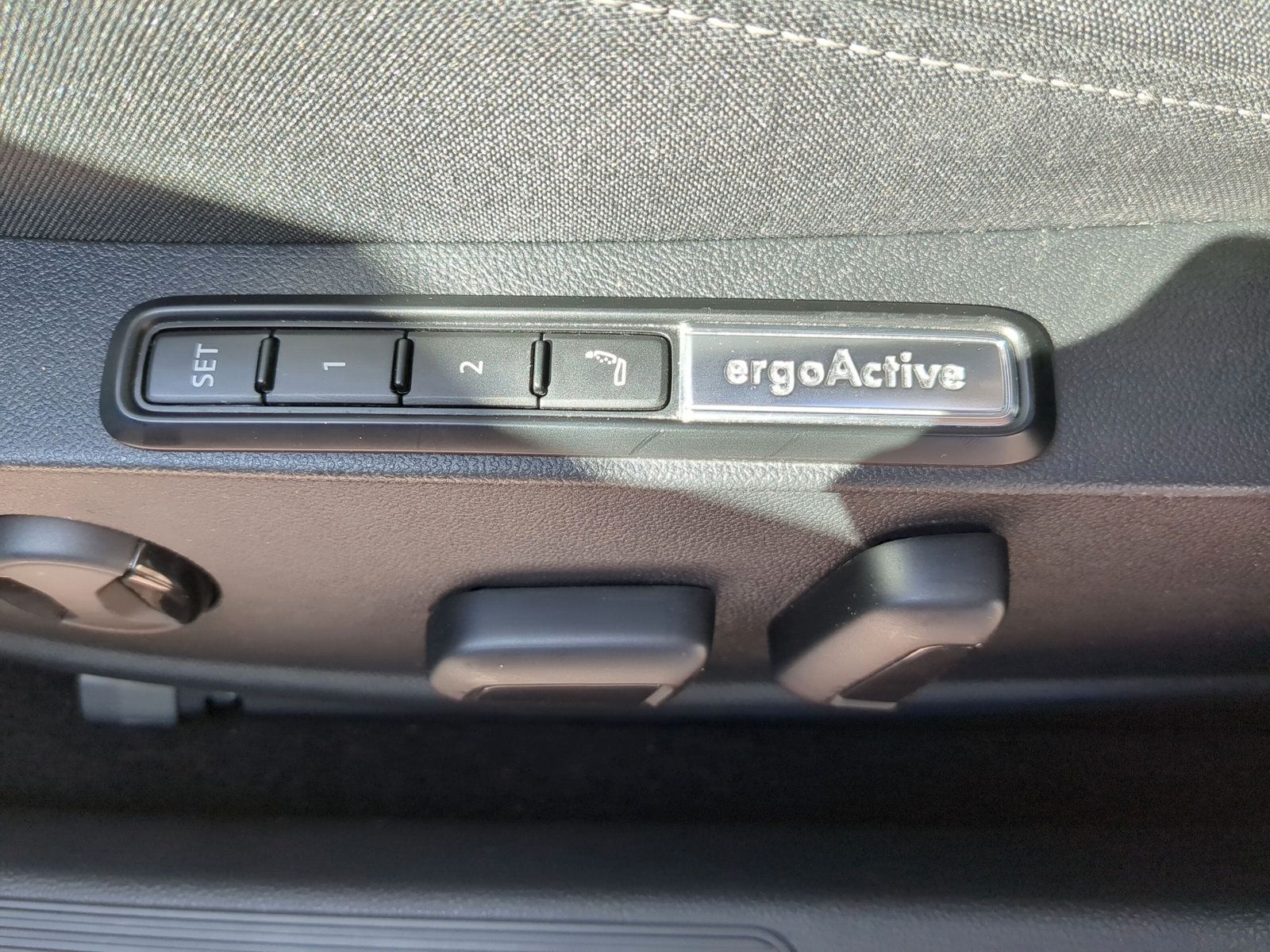 Fahrzeugabbildung Volkswagen Golf Variant 2.0 TDI Life Kamera SHZ ACC AppConn