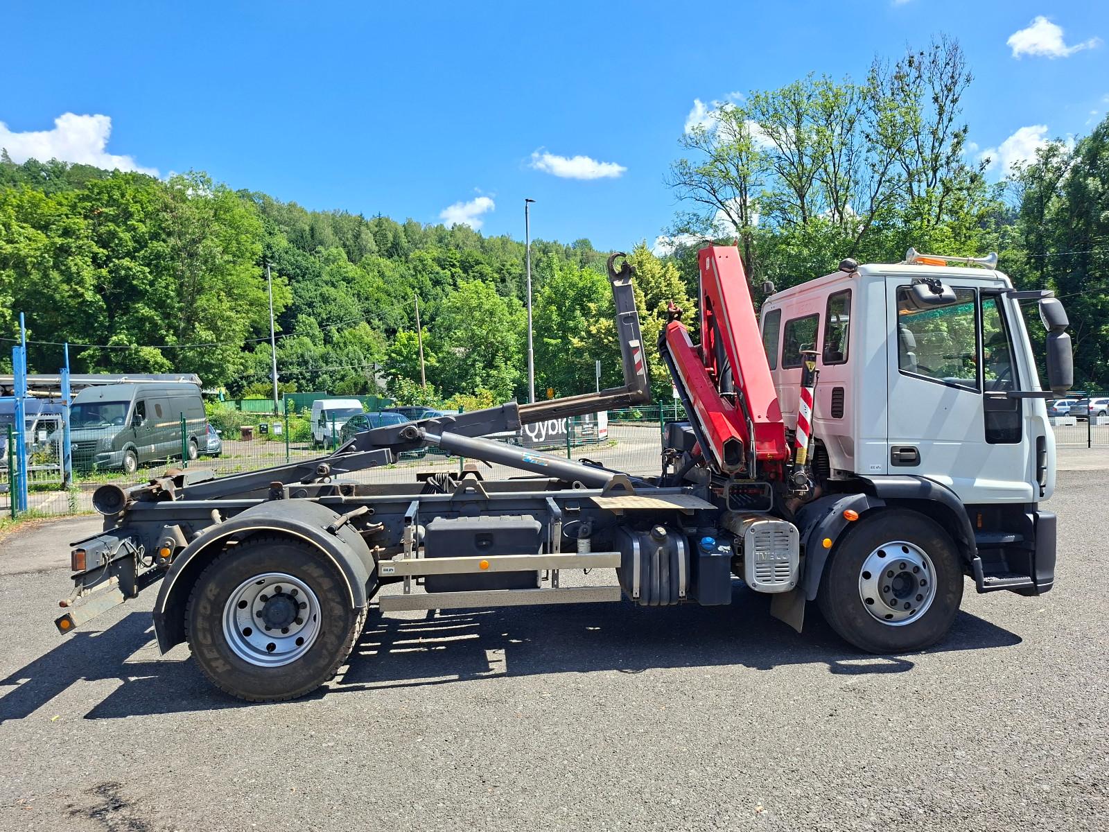 Iveco ML14E22 Abrollkipper + Kran Fassi