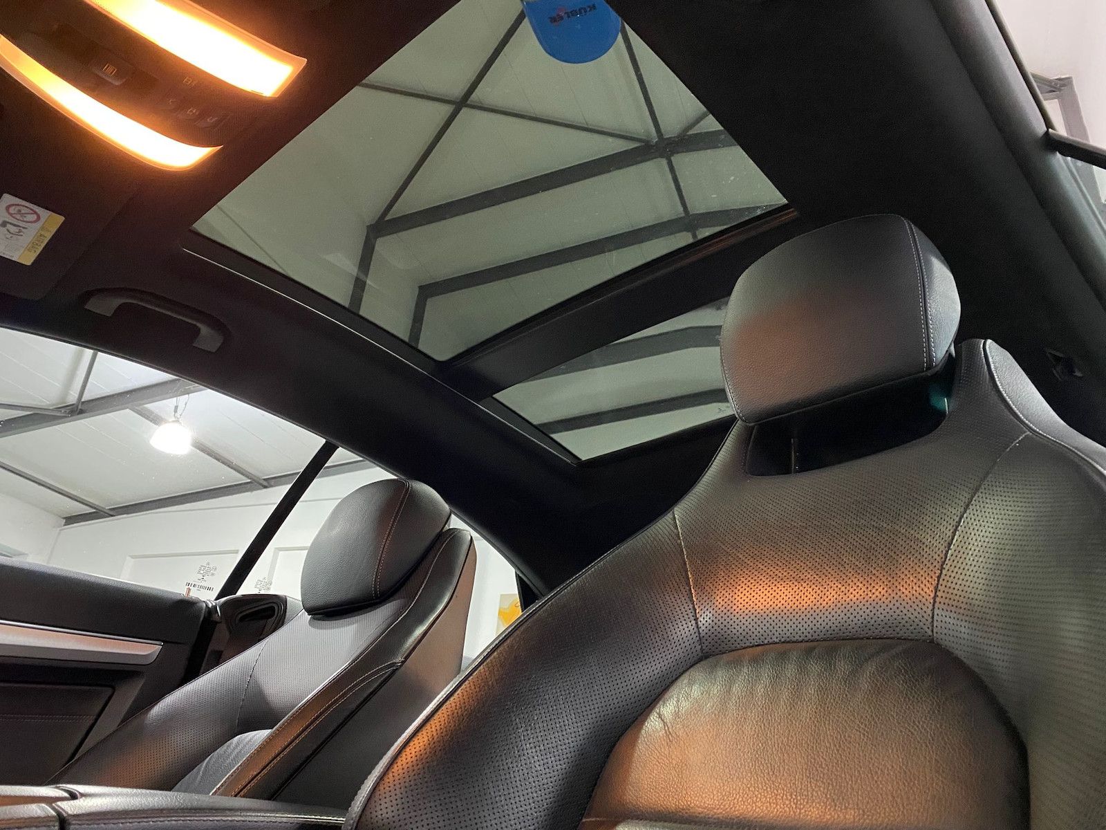 Fahrzeugabbildung Mercedes-Benz E 220 d BlueTec Sport/Leder/Pano/LED/1.Hand/