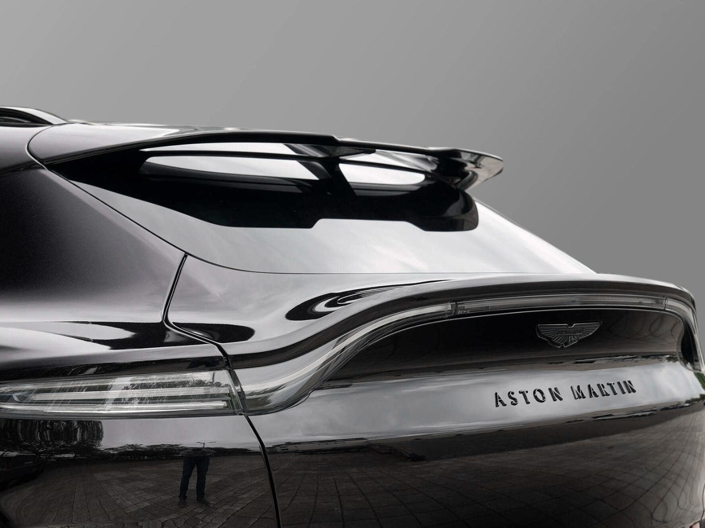 Aston Martin DBX 707 Ultramarine Black / Dark Knight foto 16