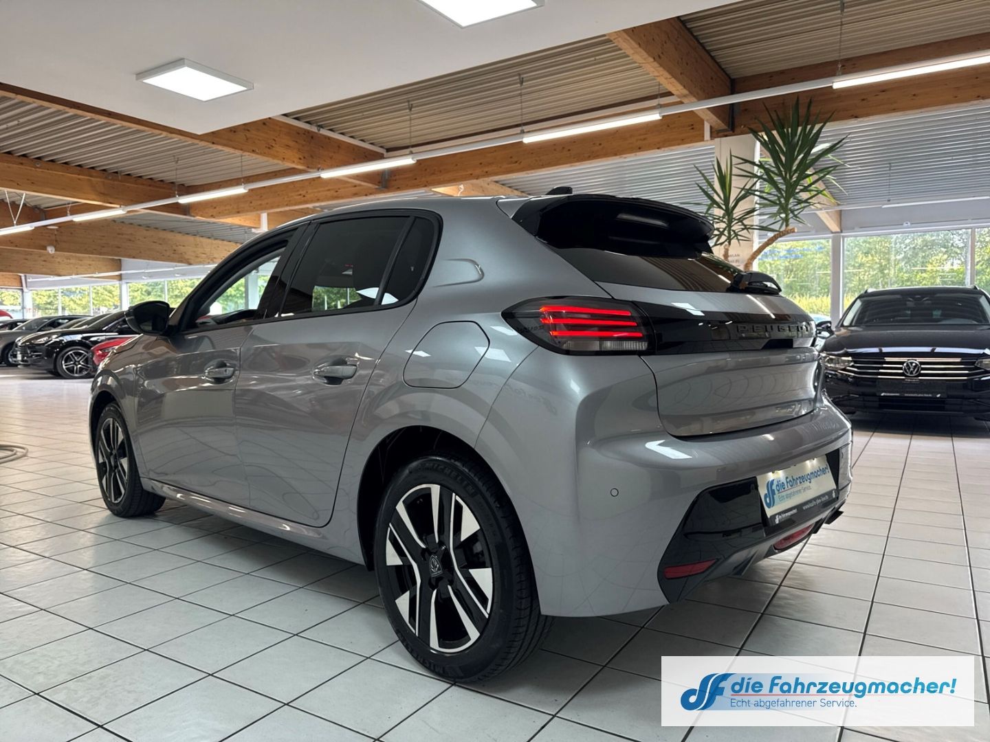 Fahrzeugabbildung Peugeot 208 Allure Navi Digitales Cockpit LED Apple CarP