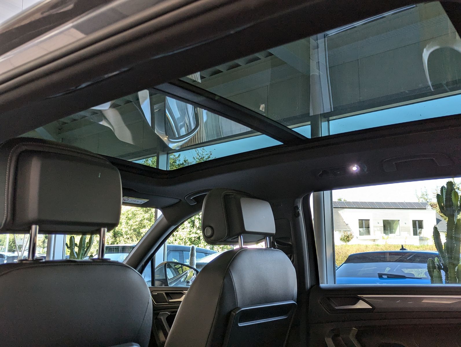 Fahrzeugabbildung Volkswagen Tiguan Allspace TDI DSG 4M 2x R-Line Pano 19 AHK