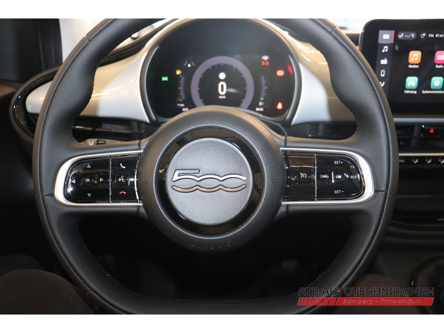 Fahrzeugabbildung Fiat 500C ICON + Komfortpaket Hybrid 1.0l PDC Rückfah