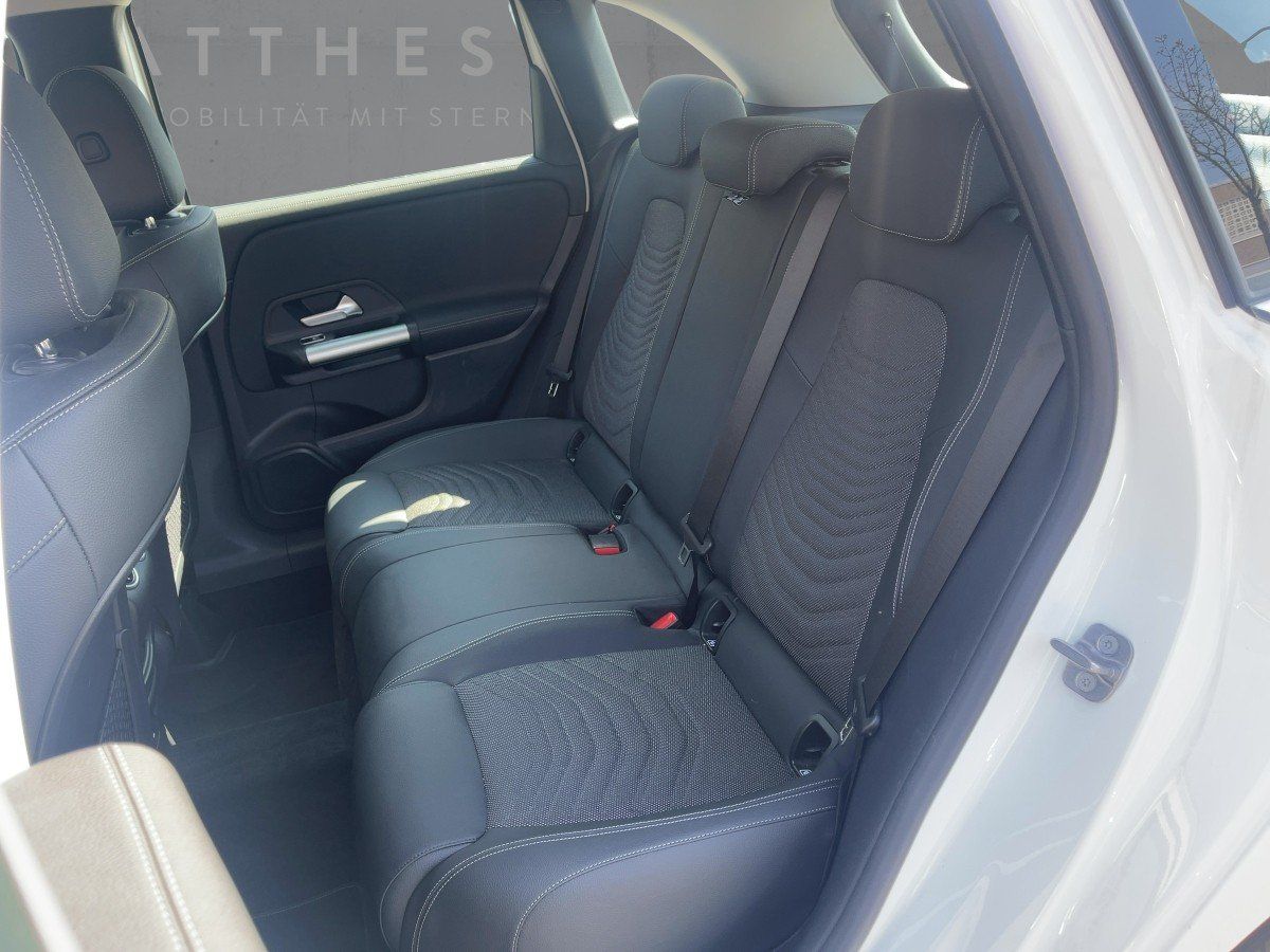 Fahrzeugabbildung Mercedes-Benz B 180 LED/Navi/Kamera/Memory/MBUX