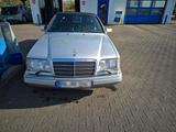 Mercedes-Benz W124 Cabrio E-220 - Mercedes-Benz E 220: W124