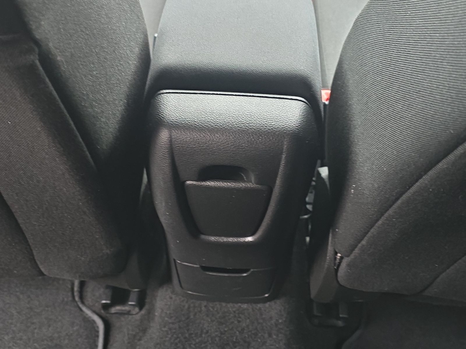 Fahrzeugabbildung Opel Astra J Lim. 5-trg Design Edition Klima Tempomat