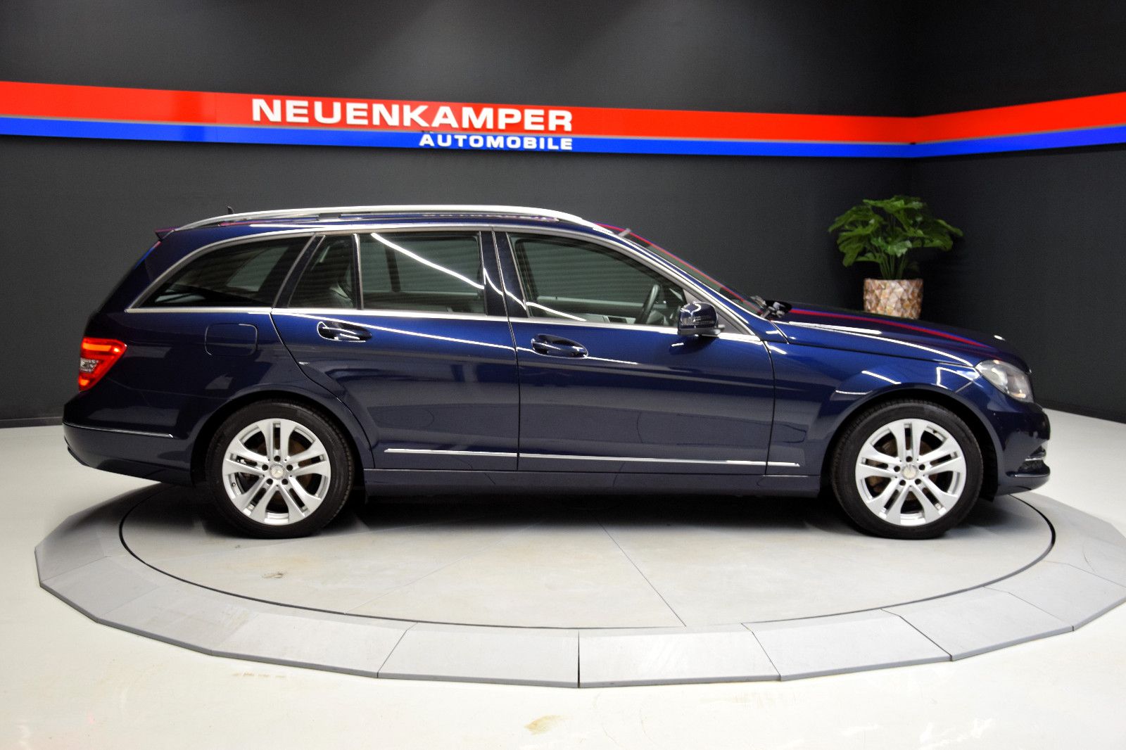 Fahrzeugabbildung Mercedes-Benz C 180 T CGI BlueEfficiency Avantgarde 2.Hand