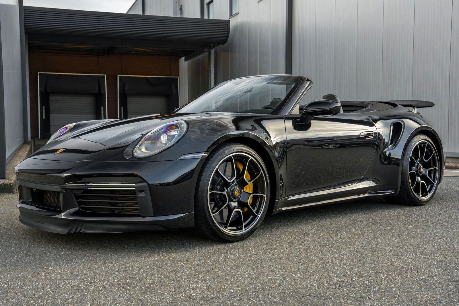 PORSCHE 992 (992) Turbo S Cabrio - Deep Black Metallic -