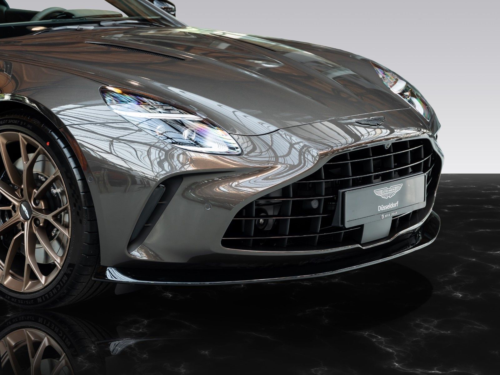 Aston Martin Vantage V8 | Q Paint | MY26 | 360 Degree Camera imagem 3