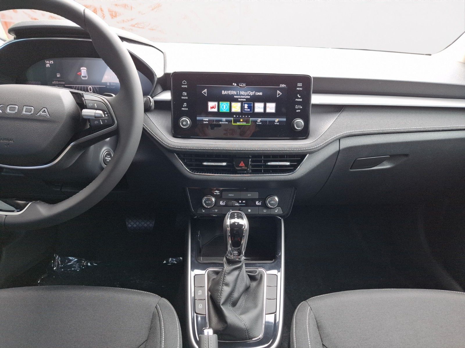 Fahrzeugabbildung SKODA Fabia Selection ! LED ! beh. Lenkrad !