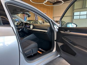 Volkswagen Golf *1.HAND*19%MWST*TEMPO*AHK*LED*