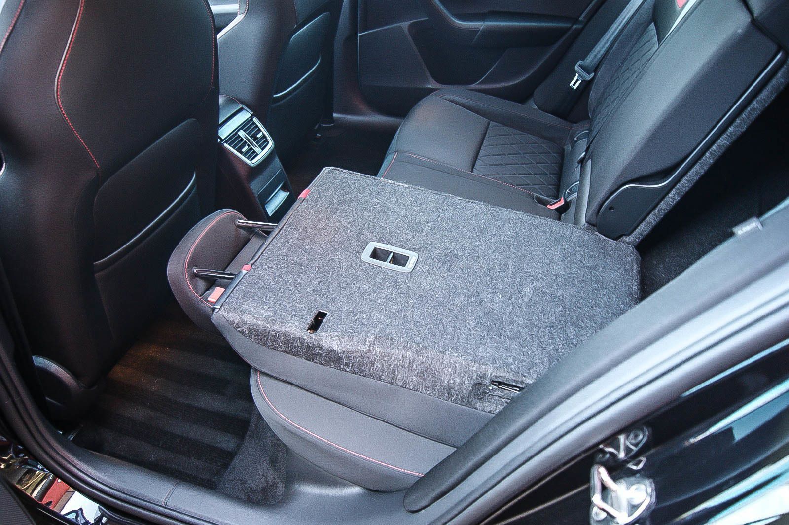 Fahrzeugabbildung SKODA Octavia Combi RS 245 VIRTUAL STANDHEIZUNG ACC DC