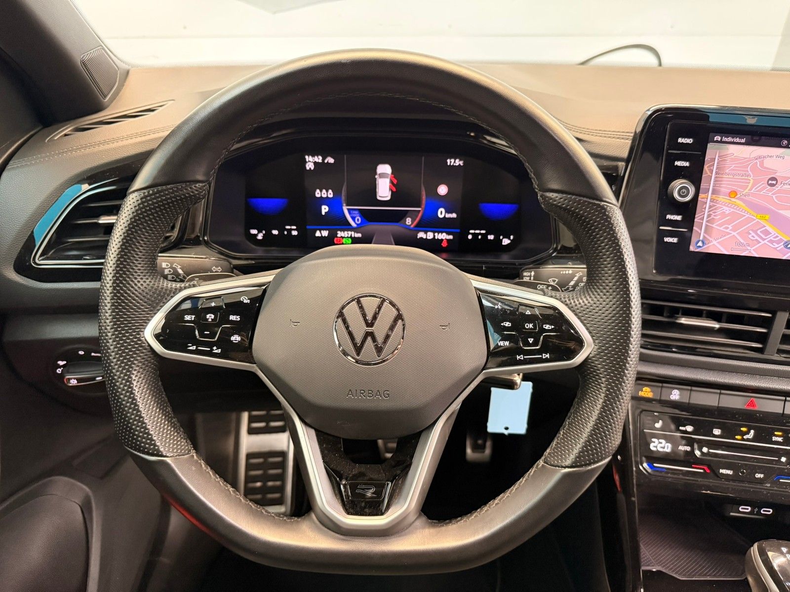 Fahrzeugabbildung Volkswagen T-Roc R-Line 1.5TSI DSG + Black Style + AHK + Ka