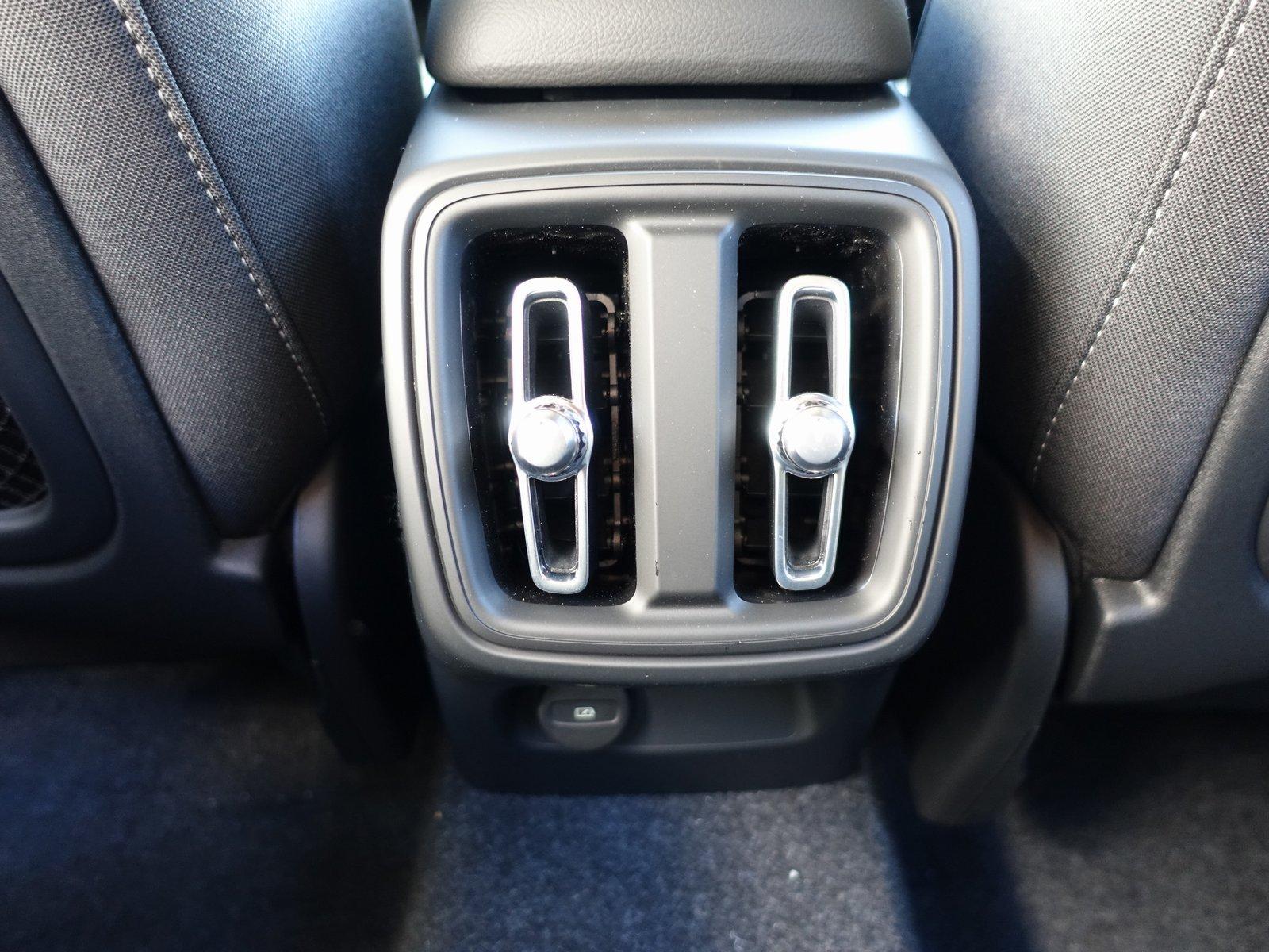 Volvo XC40 Black Edition Plus B3/E-Sitze/H&K