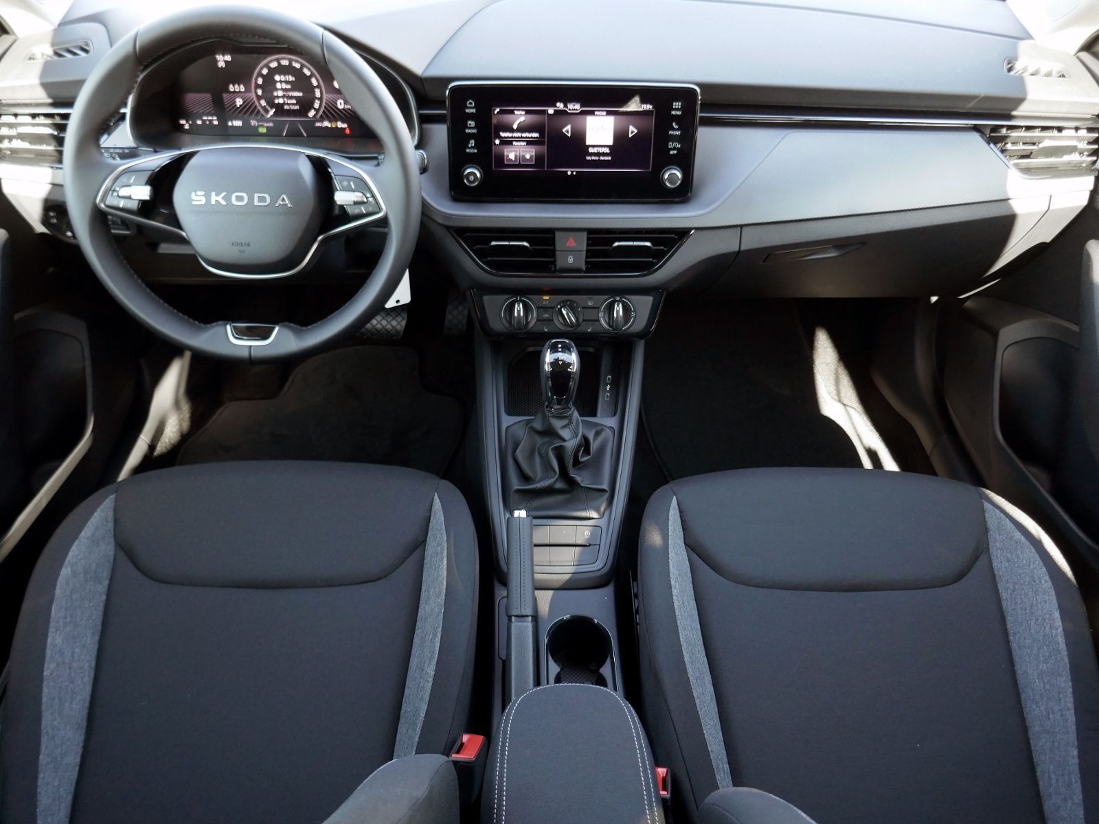 Fahrzeugabbildung SKODA Kamiq Essence 1.0 TSI DSG | LED PDC GRA App
