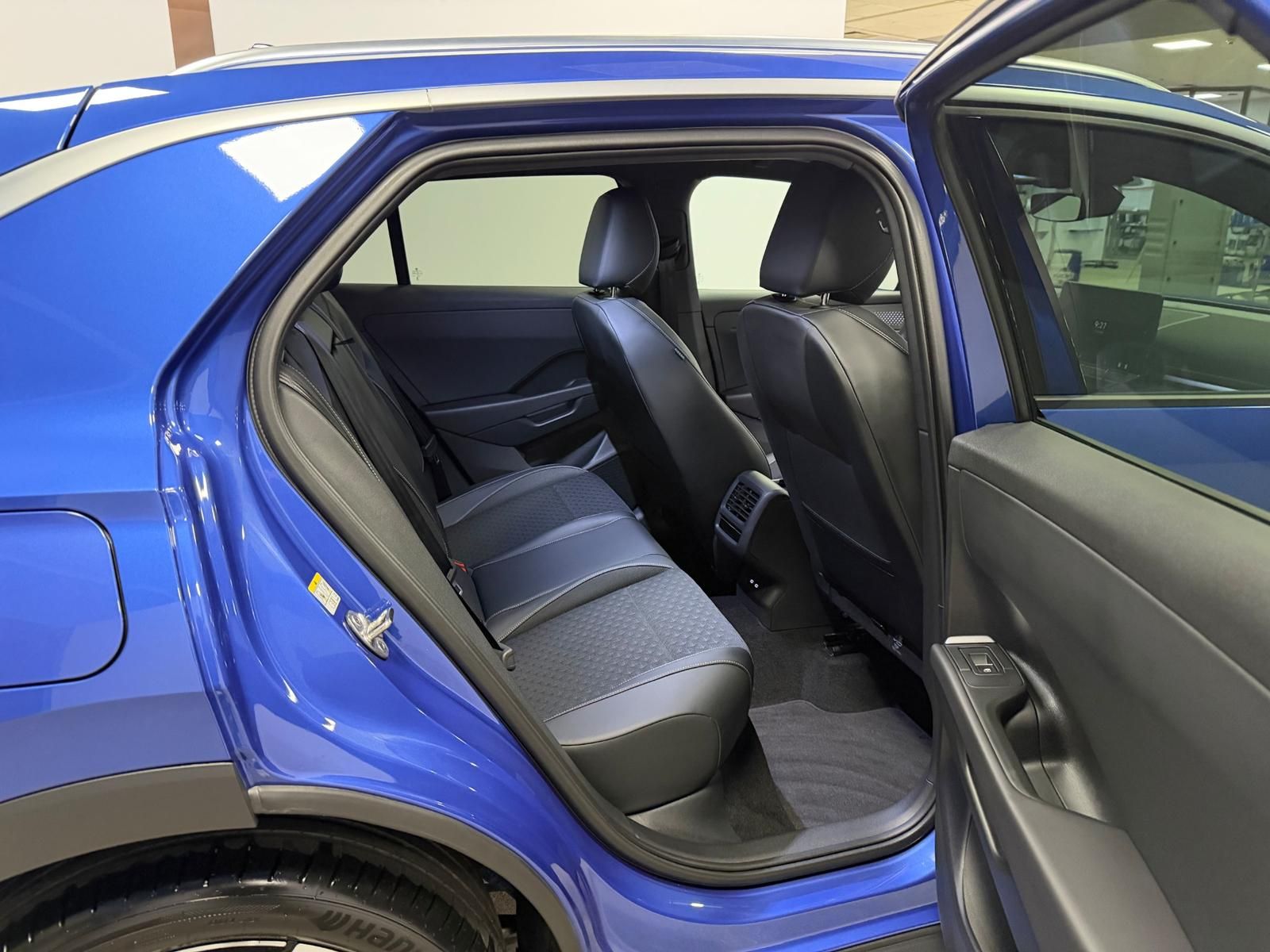 Fahrzeugabbildung Volkswagen T-Roc 1.5 eTSI DSG R-Line+AHK+ACC+TOTWINKEL+RFK+