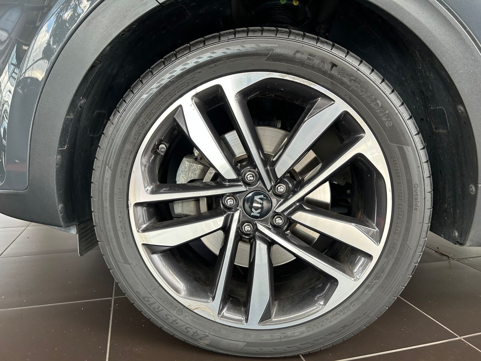 Fahrzeugabbildung Kia Sportage Platinum Edition 4WD PANO LEDER 19"