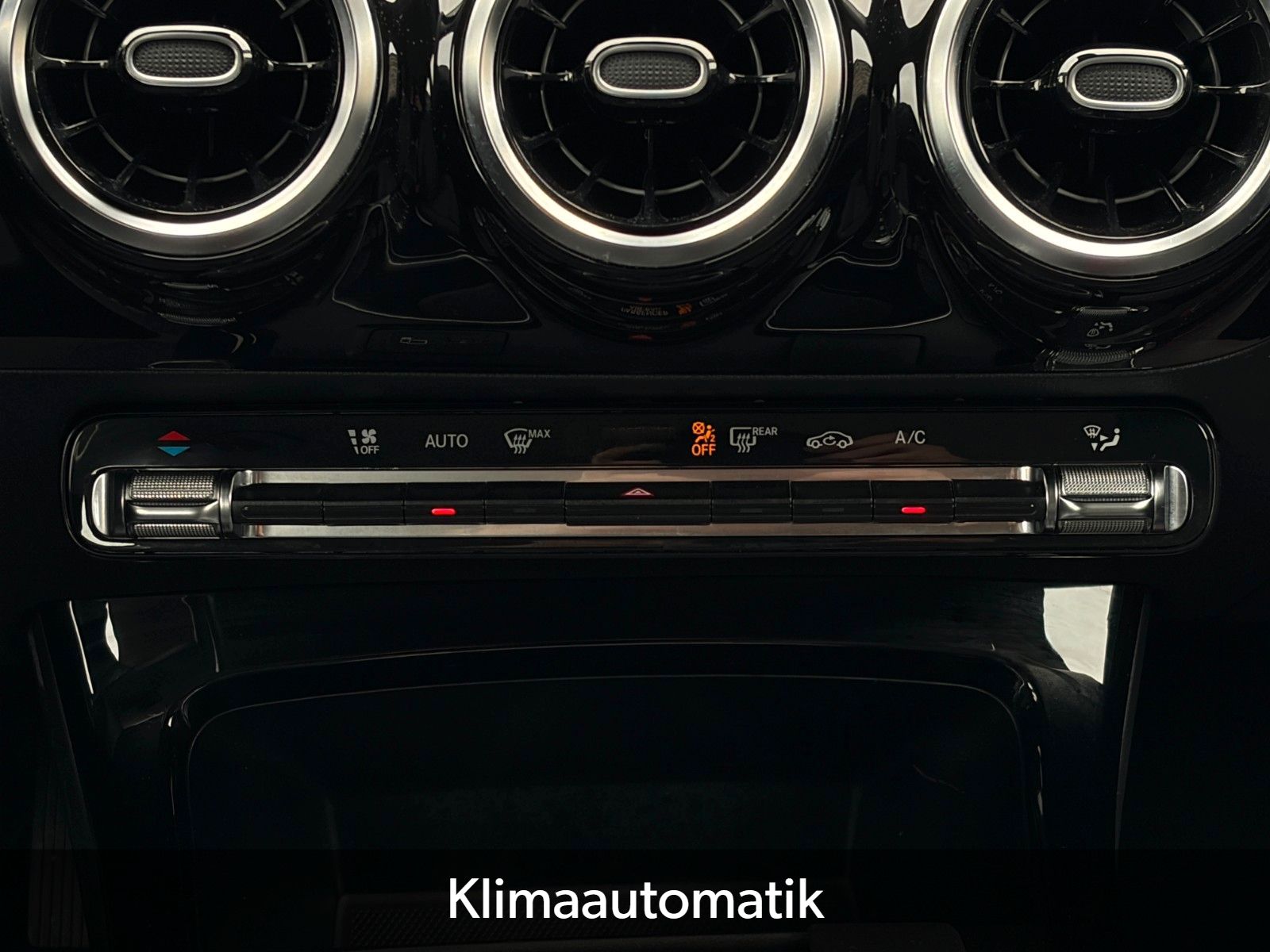 Fahrzeugabbildung Mercedes-Benz CLA 180 SB SHZ LKA TEMP MBUX Navi Wifi CarPlay