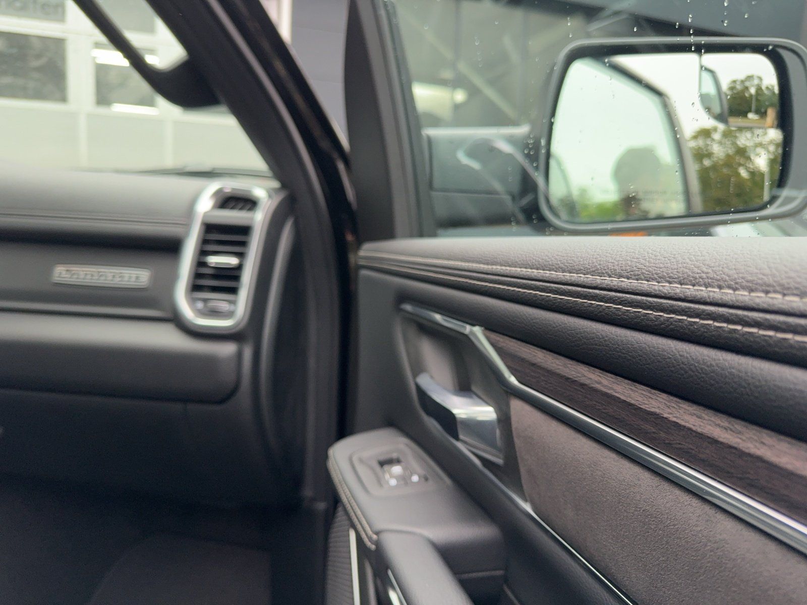 Fahrzeugabbildung Dodge RAM 1500 Laramie Sport HURRICANE AHK 3500/LPG/
