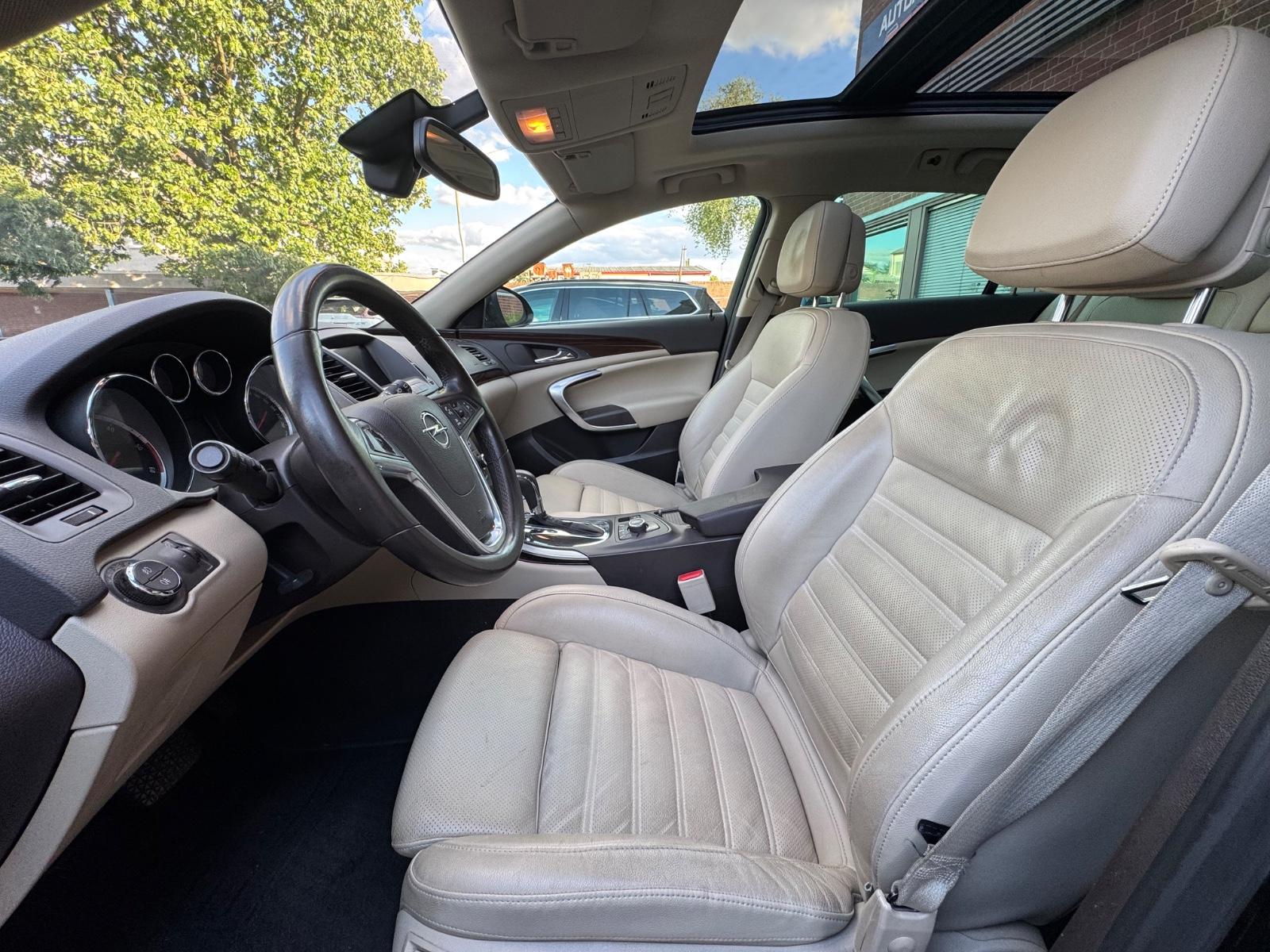 Opel Insignia 2012 — photo 11