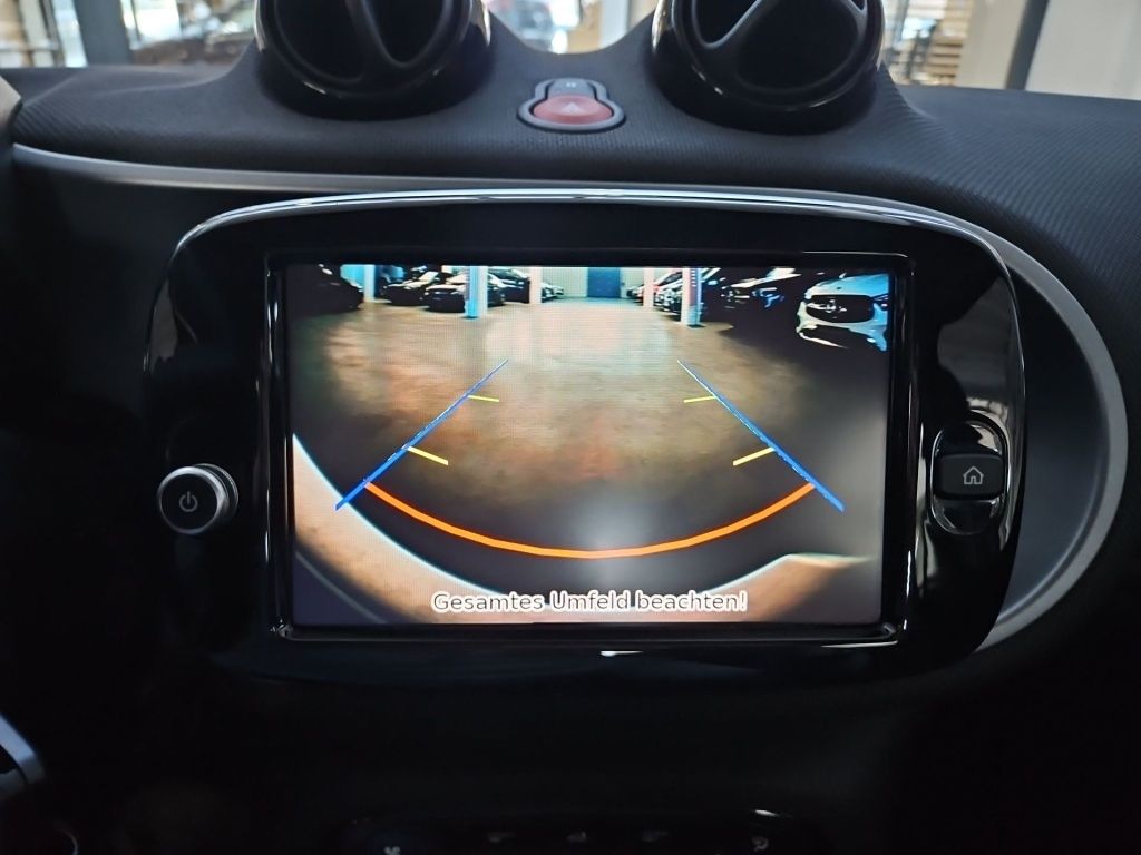 Fahrzeugabbildung Smart EQ ForFour Passion Kamera Pano SHZ Tempomat