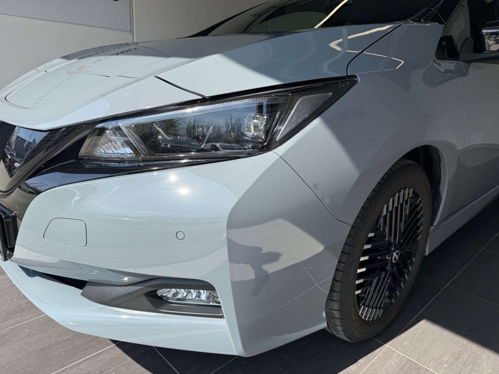 Fahrzeugabbildung Nissan Leaf Tekna Winter-Paket 2-Farb-Lackierung BOSE