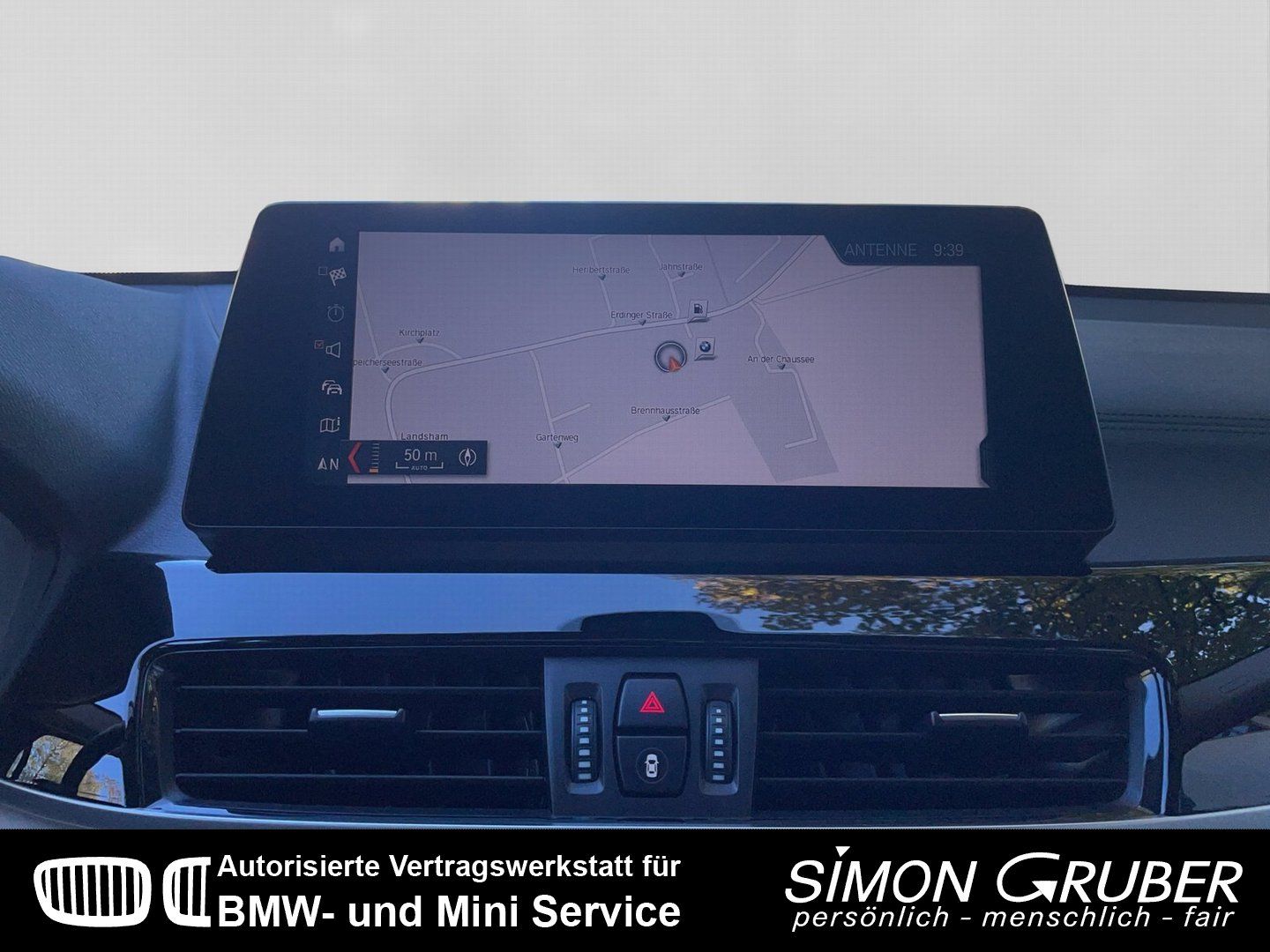 Fahrzeugabbildung BMW X1 xDrive20d Sport Line Navi+ HUD LED Kamera AHK