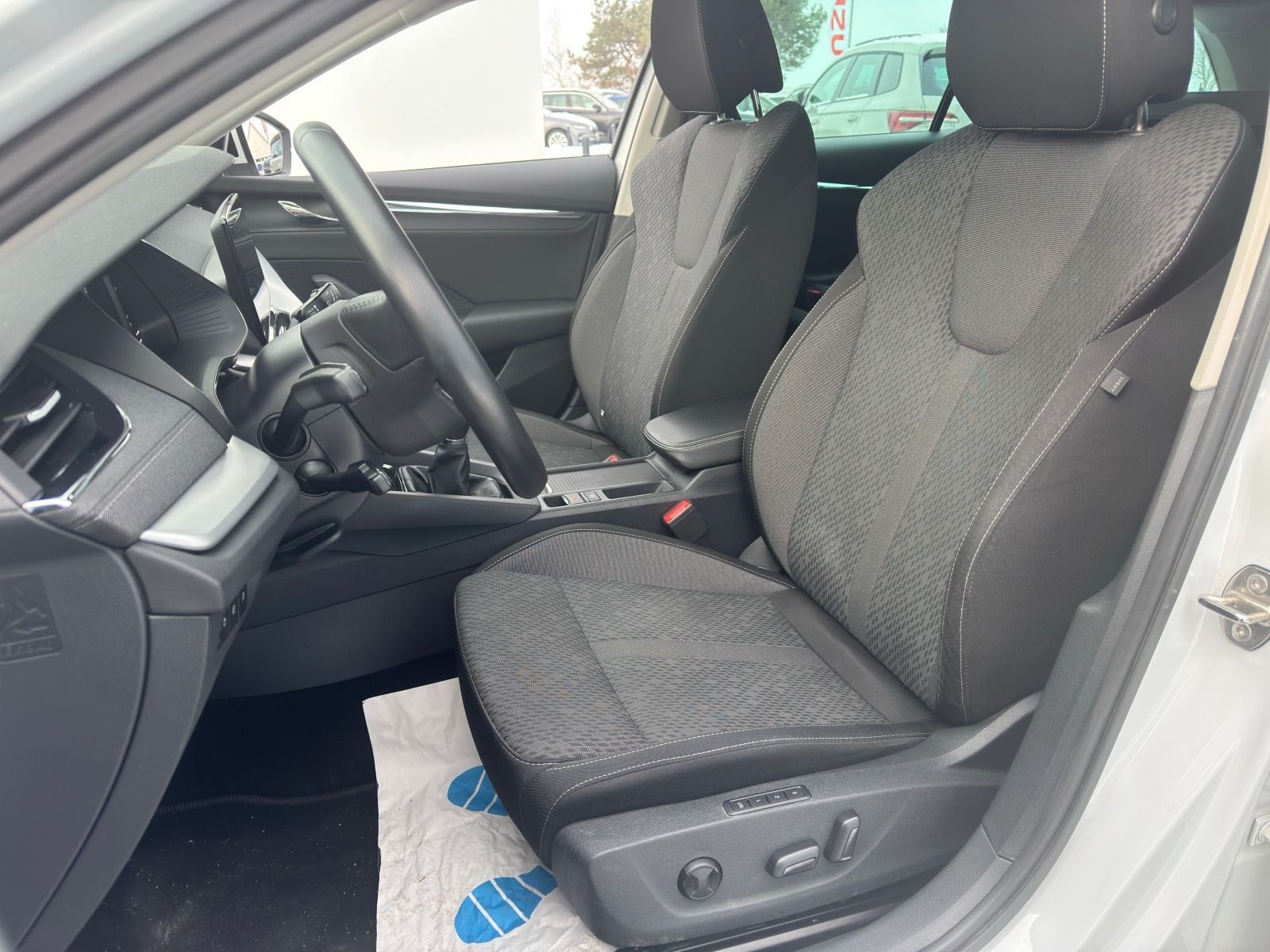 Fahrzeugabbildung SKODA Octavia Combi 2.0 TDI 6-Gang*LED*Head-Up*NAVI*Si