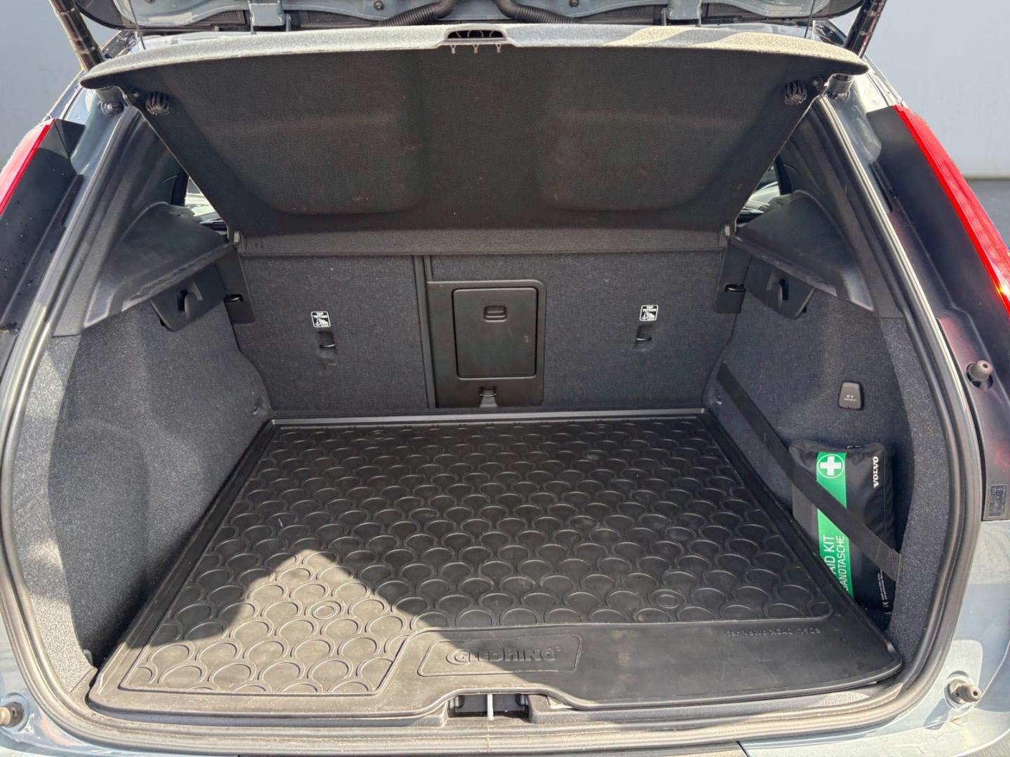 Volvo XC40 R Design*Business*S-Dach*Xenium*Winter*Inte