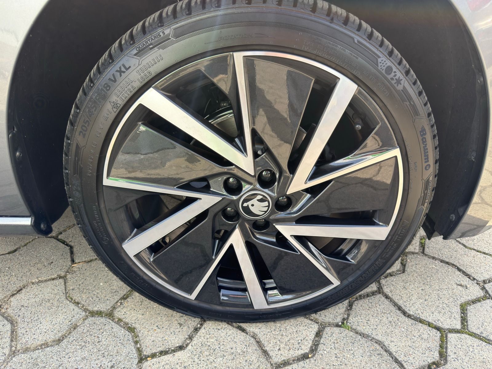 Fahrzeugabbildung SKODA Scala 115PS DSG*RFK*18Zoll*eHeck*Allwetter