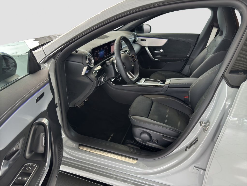 Fahrzeugabbildung Mercedes-Benz CLA 200 Special Edition AMG*Navi*DISTRON*PDC*RFK
