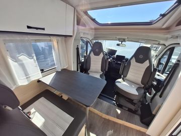 Sunlight Adventure V 66 Solar TV SAT Digital Combi 6E