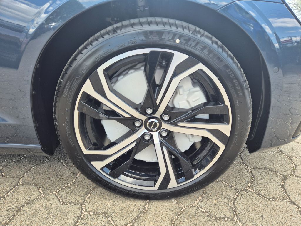Fahrzeugabbildung Volvo V60 T6 AWD Plus Dark+Lagom-Pak+Licht-Pak+SOFORT
