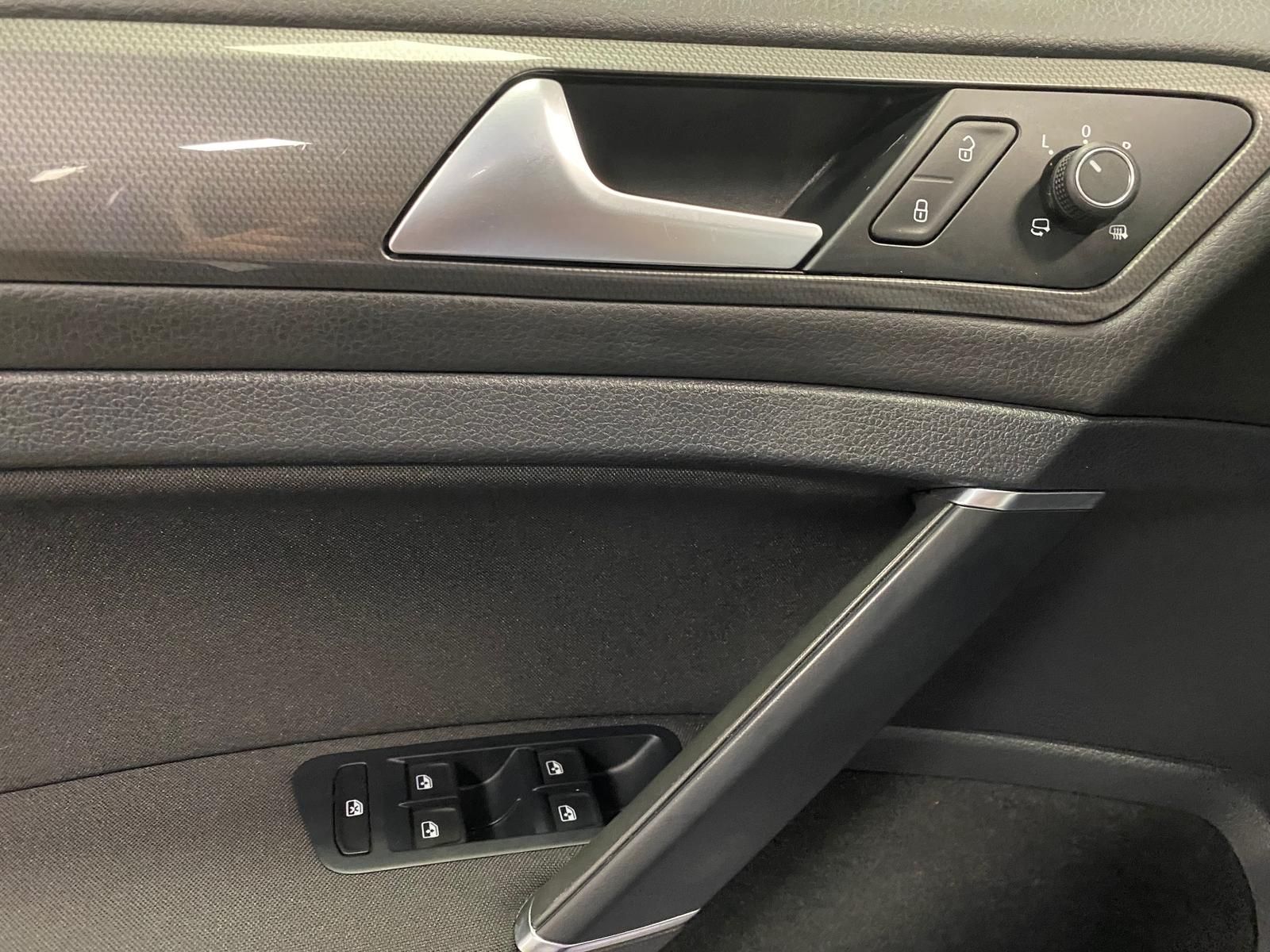 Fahrzeugabbildung Volkswagen Golf 1.0 TSI Join+ALLWETTER+KLIMA+SITZHEIZ+NAVI+