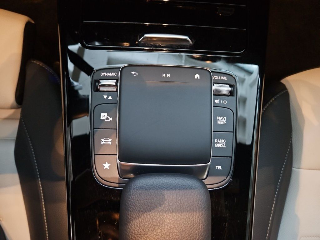 Fahrzeugabbildung Mercedes-Benz A 200 AMG Distronic+ AHK LED SHZ Sport Ambie.