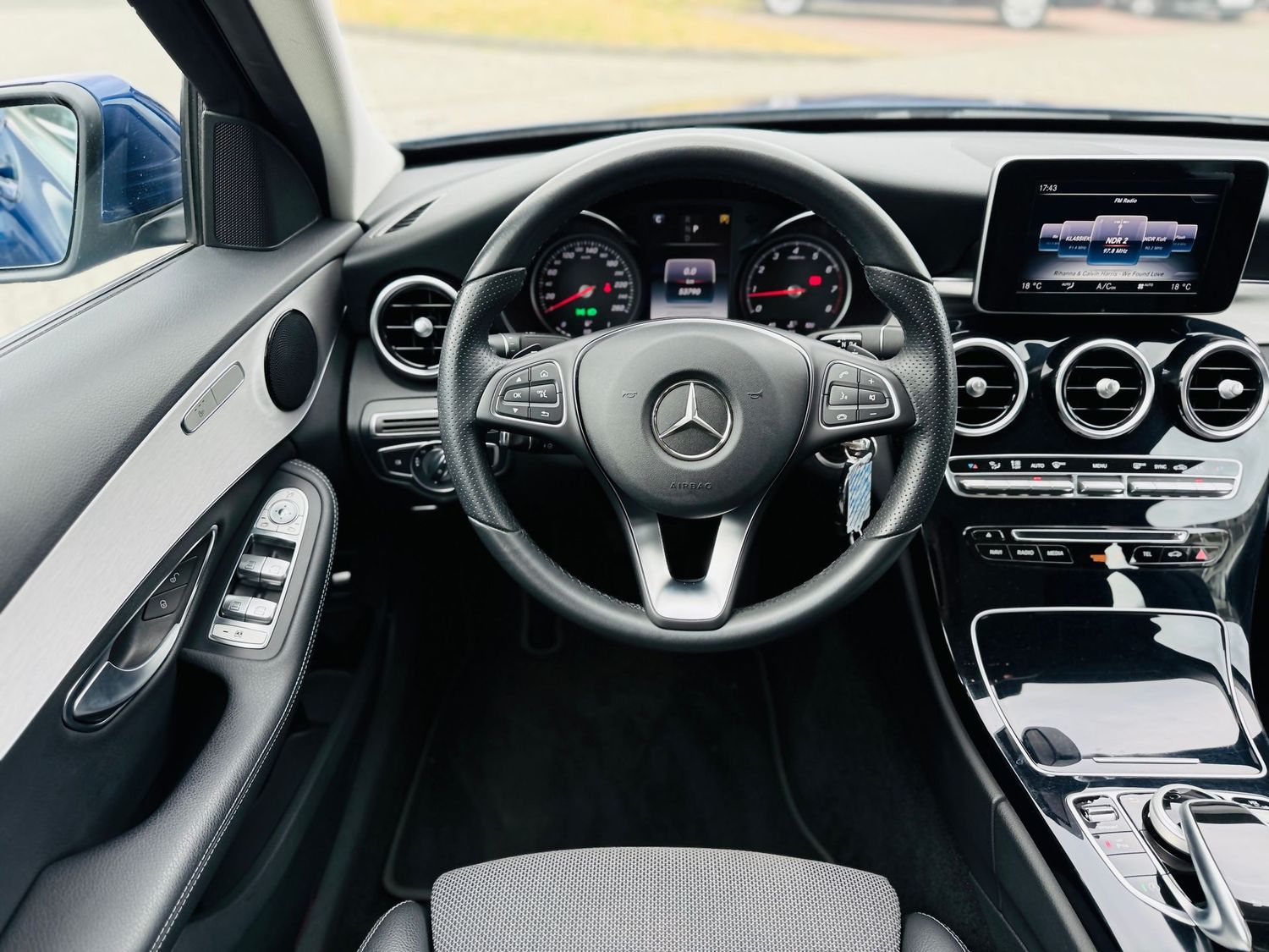 Fahrzeugabbildung Mercedes-Benz C 200 AVANTGARDE, Automatik, LED, Navi, PTS, SH