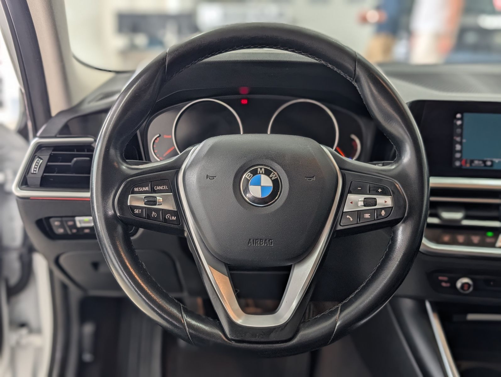 Fahrzeugabbildung BMW 320 d Sport Line LED TEMP SHZ PDC NAVI APP