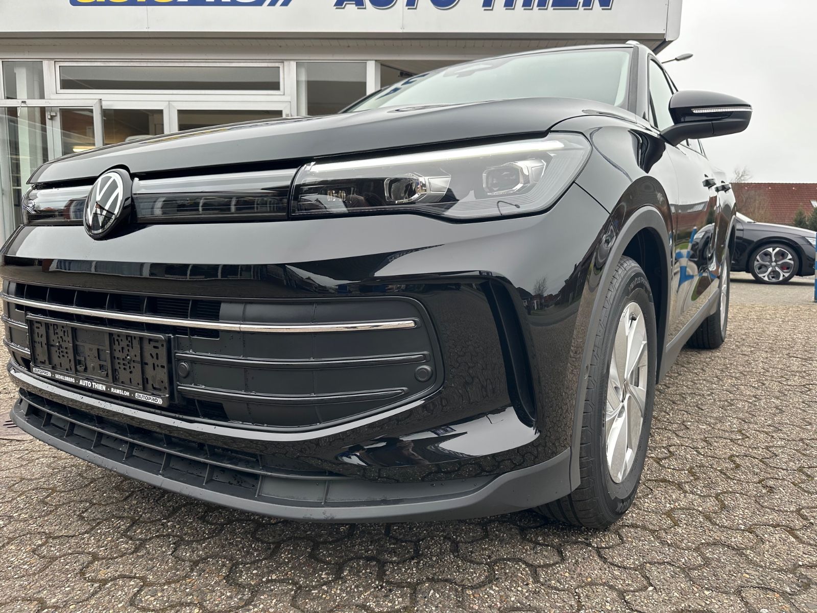Fahrzeugabbildung Volkswagen Tiguan 1.5 eTSI Life DSG ACC/LED/Einparkh/Shzg