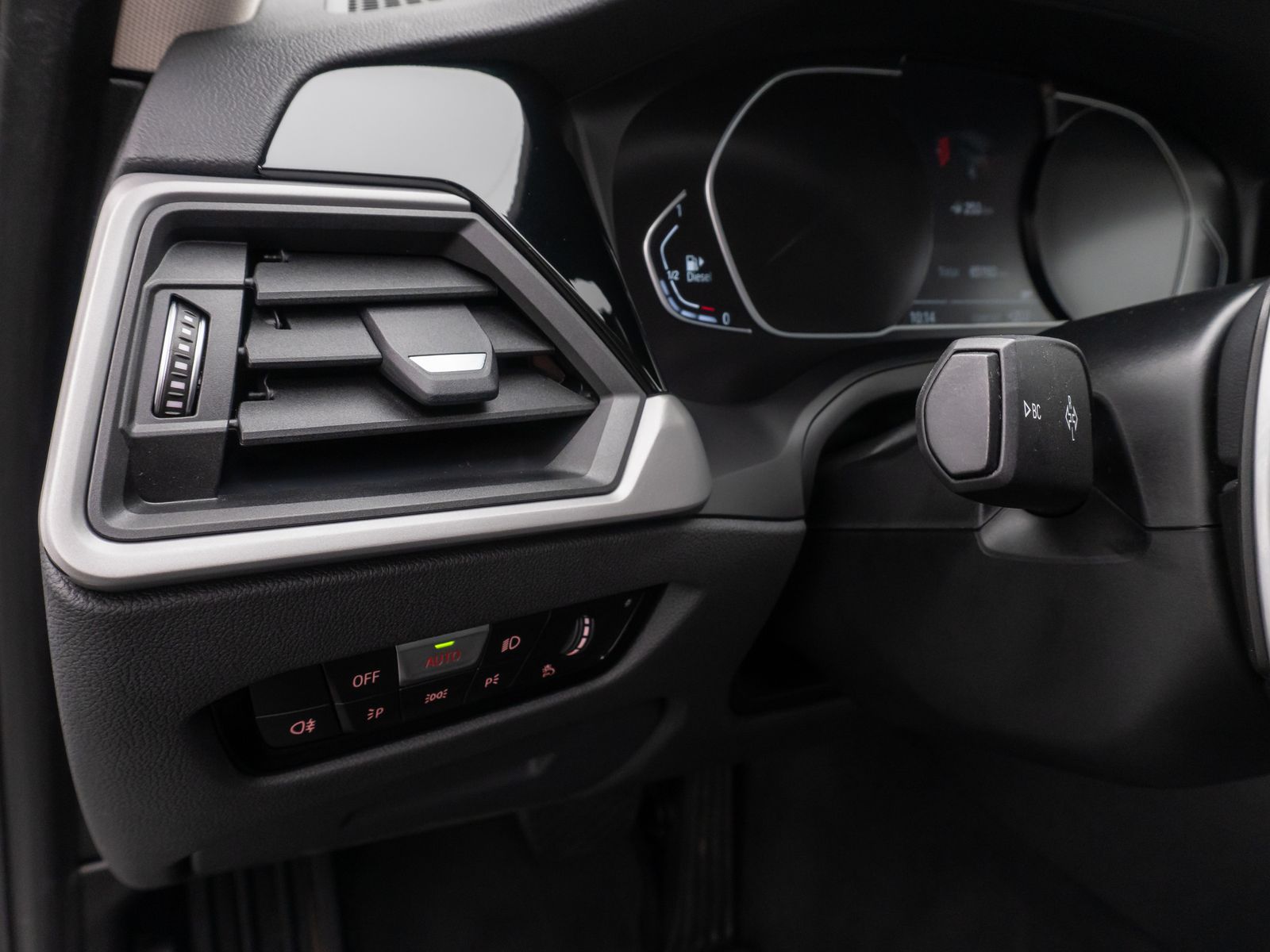 Fahrzeugabbildung BMW 320d Advantage GeschwindigReg Kamera DAB LED 17"