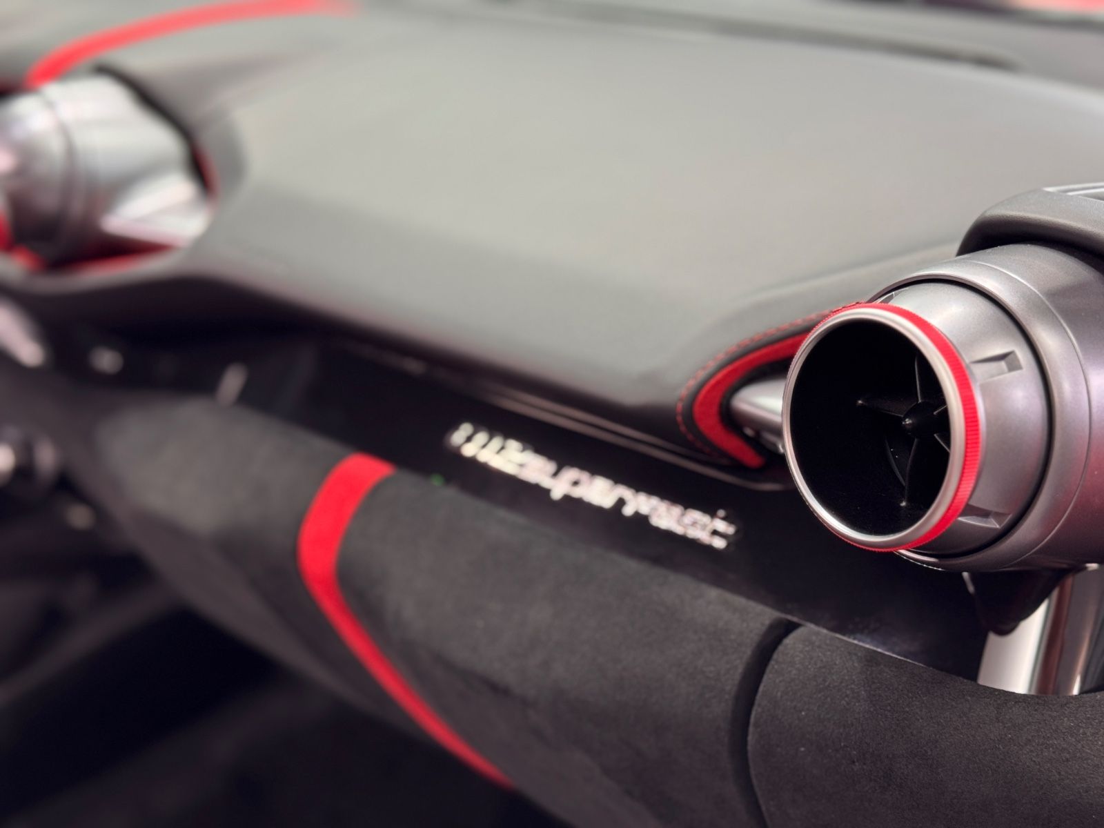Fahrzeugabbildung Ferrari 812 Superfast|CARBON-SCHALENSITZE|360"KAMERA|ACC