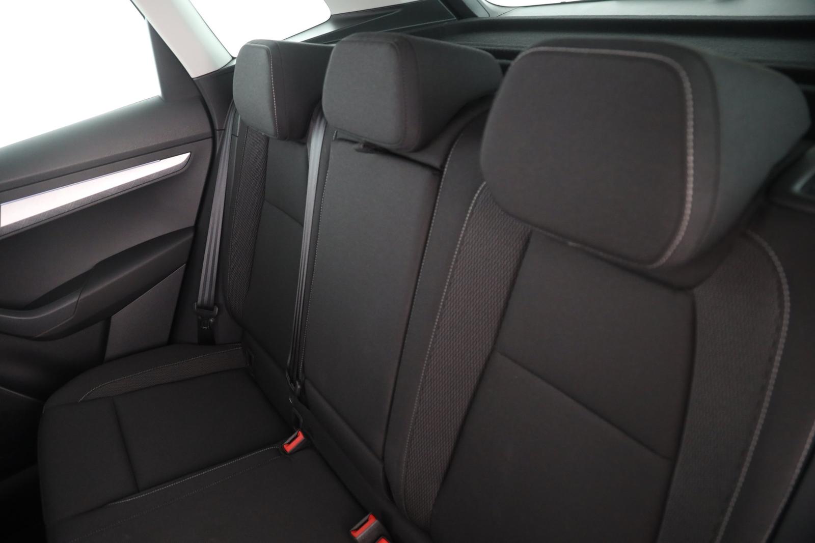 Skoda KAROQ 1.5 TSI DSG SELECTION | NAVI | LED | AHK |