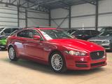 Jaguar XE Pure - rote Jaguar XE