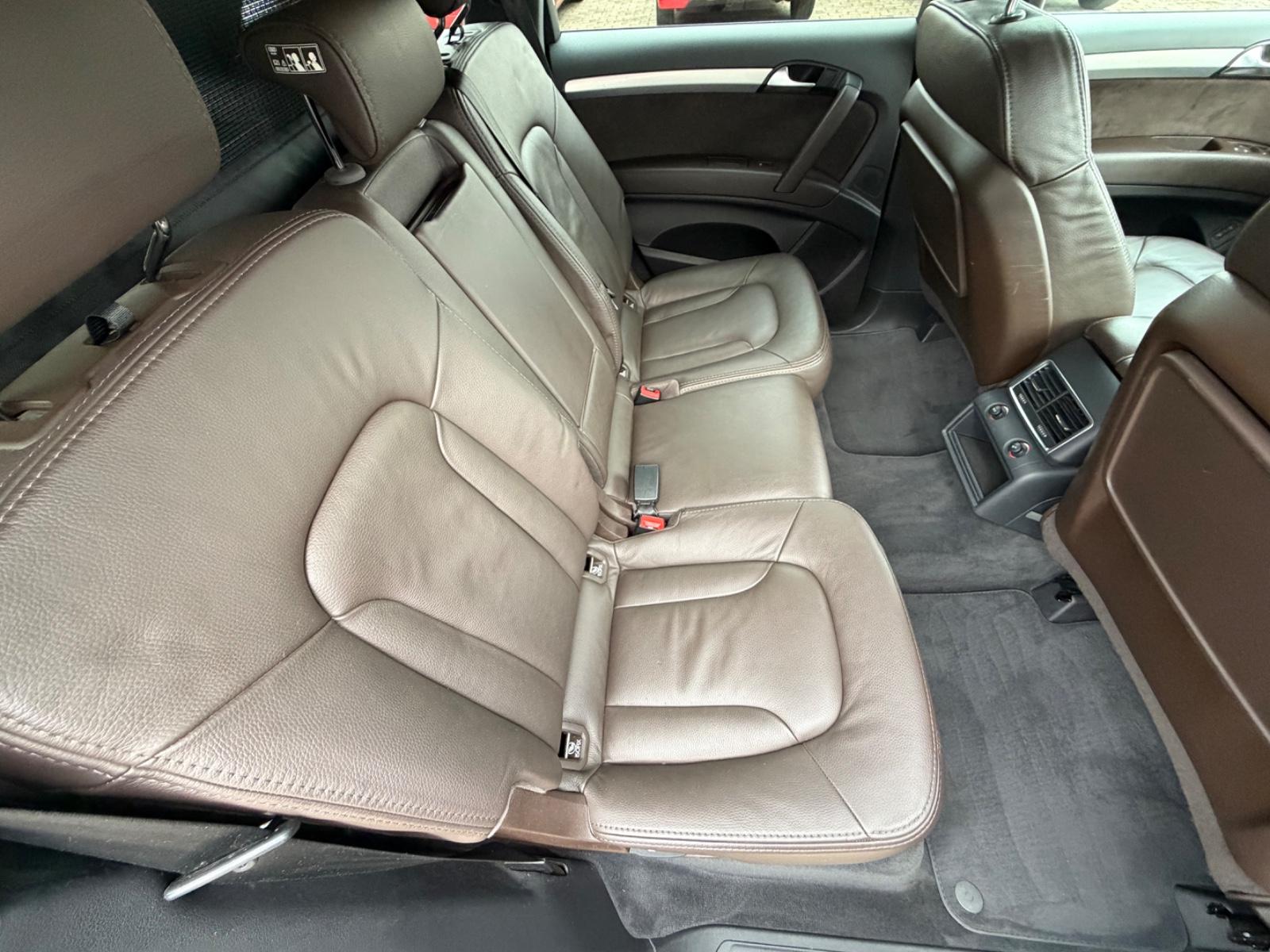 Audi Q7 3.0 TDI quattro | 239 ch | BVA | Cuir brun chauffant | Chauffage auxiliaire | Caméra de recul | Attelage fixe 3 500 kg | Historique d’entretien complet