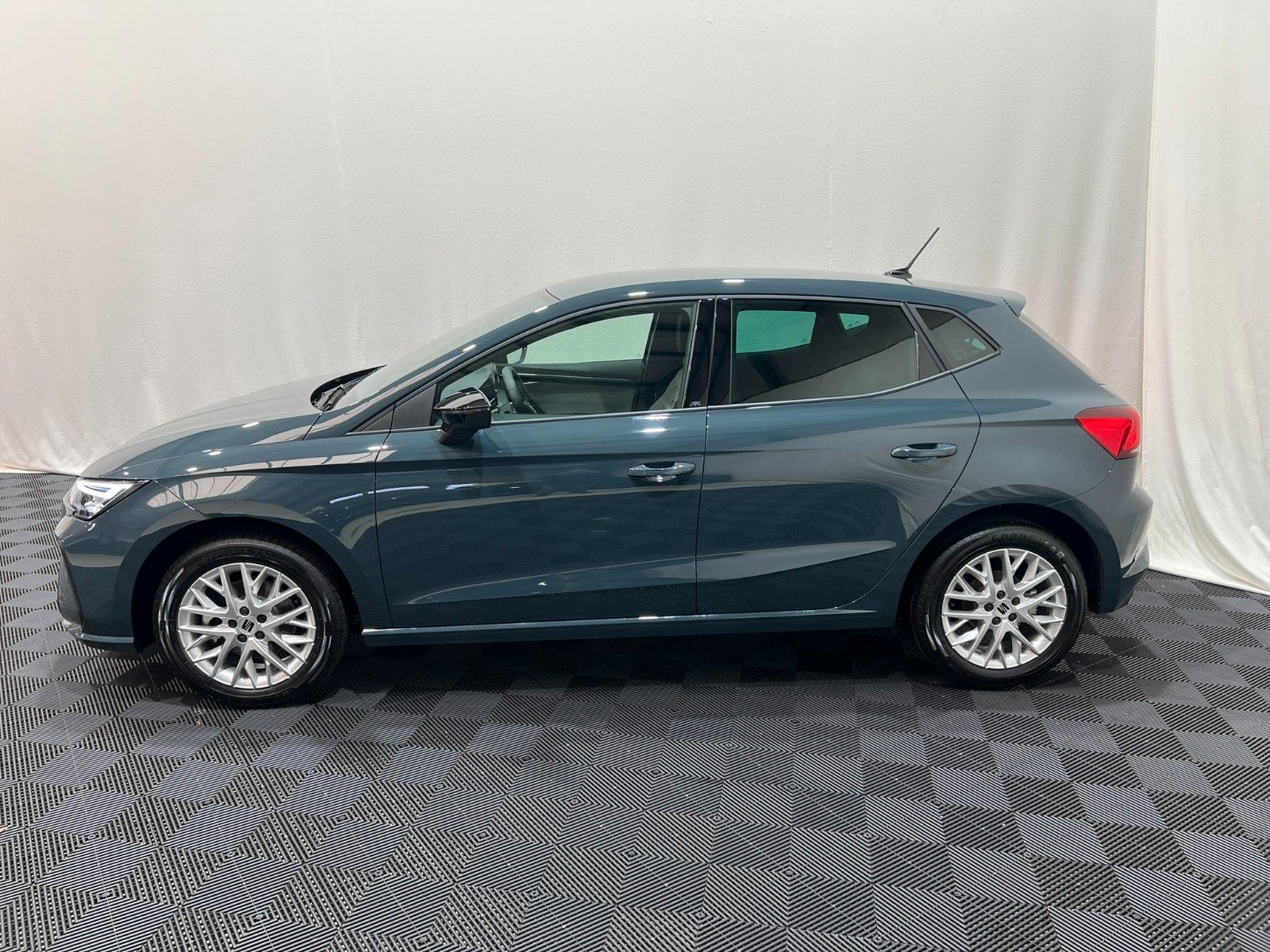 Fahrzeugabbildung SEAT Ibiza 1.0 TSI 85kW FR DSG